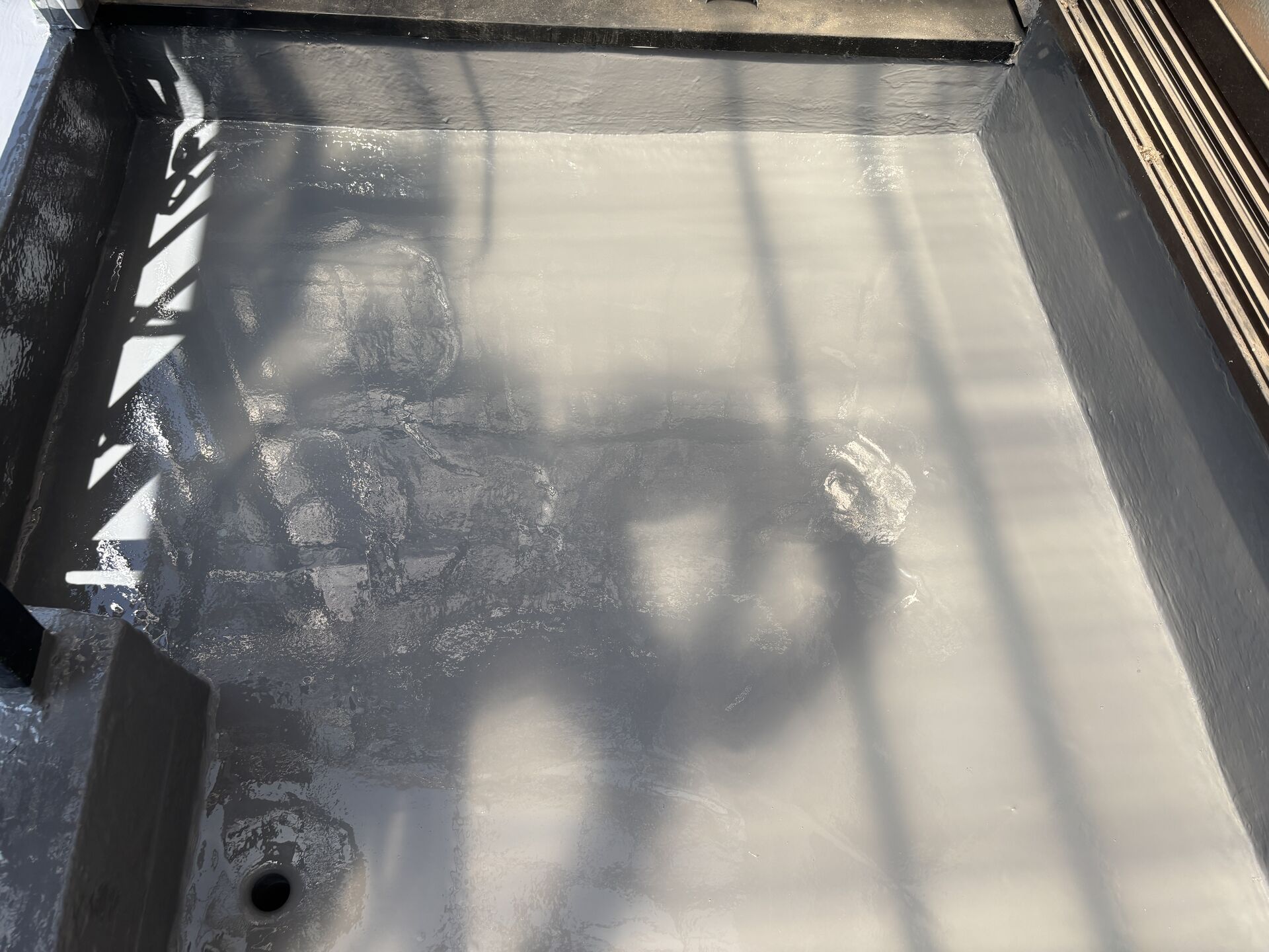 ベランダのウレタン防水工事の流れを徹底解説｜東大阪市の外壁塗装・防水なら森口建装
