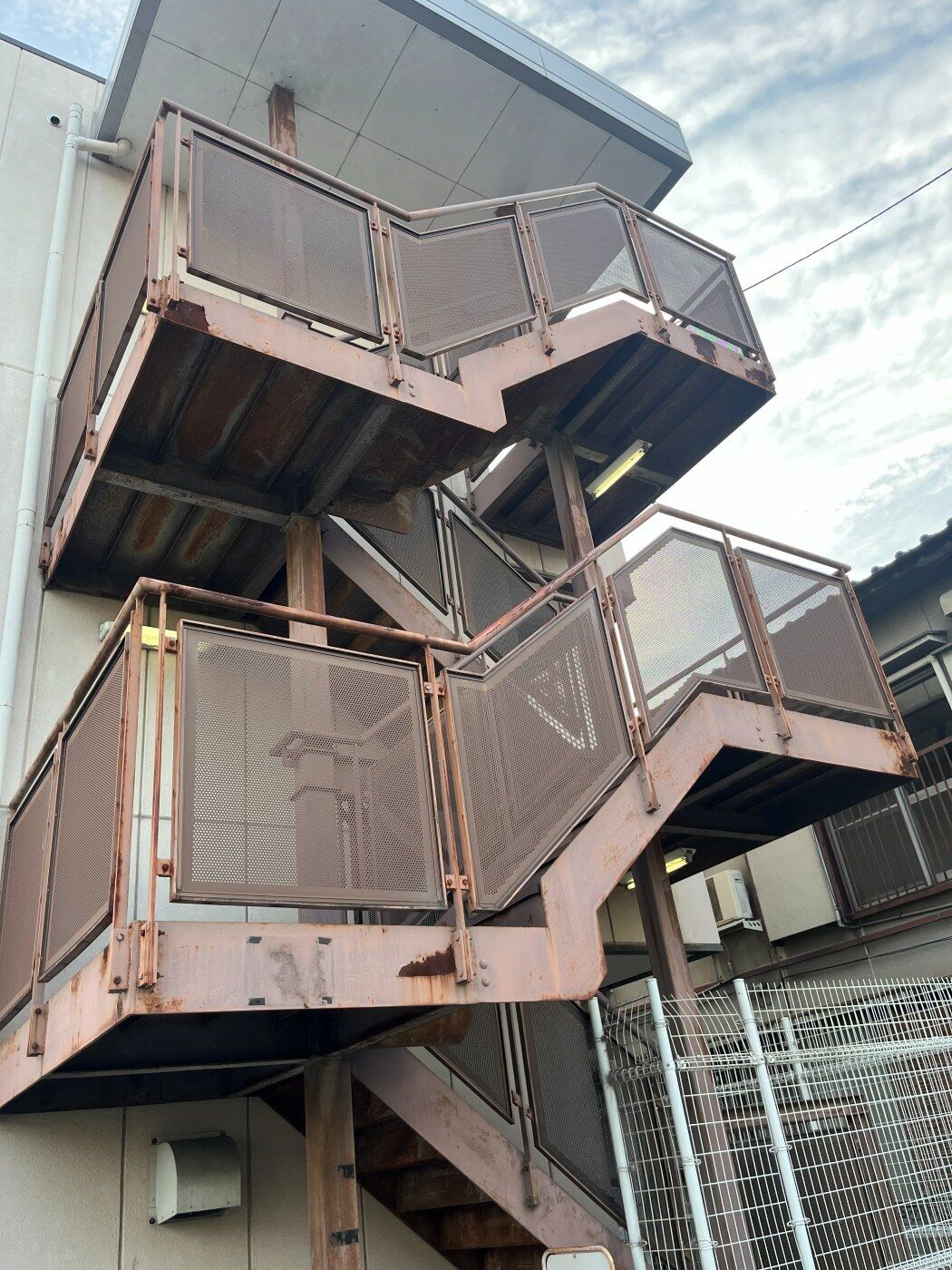 アパート 外階段 工事前 全体