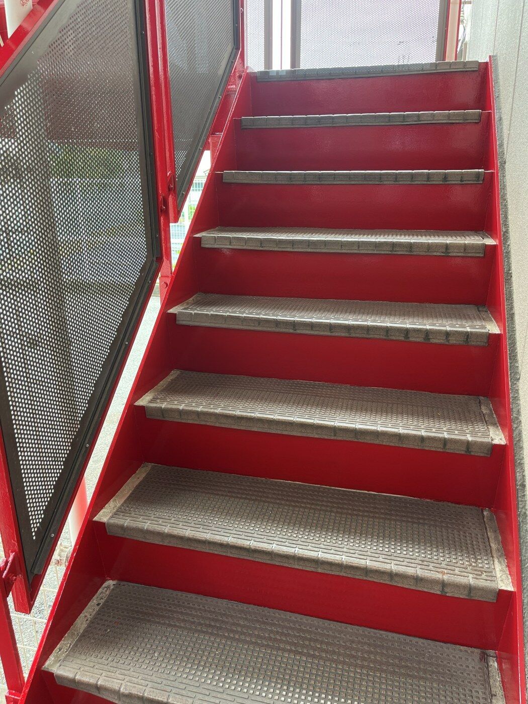 外階段 段板 上塗り